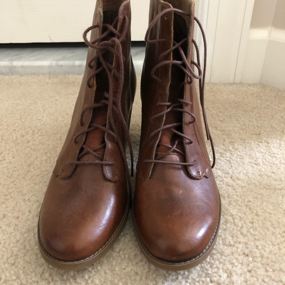 NWT Leather Timberland booties - Picture 2 of 3